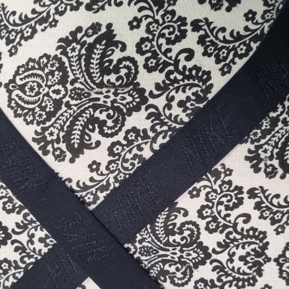 Nike dri-fit, grey singlet with black trims, stretchy material, size medium - Picture 5 of 6